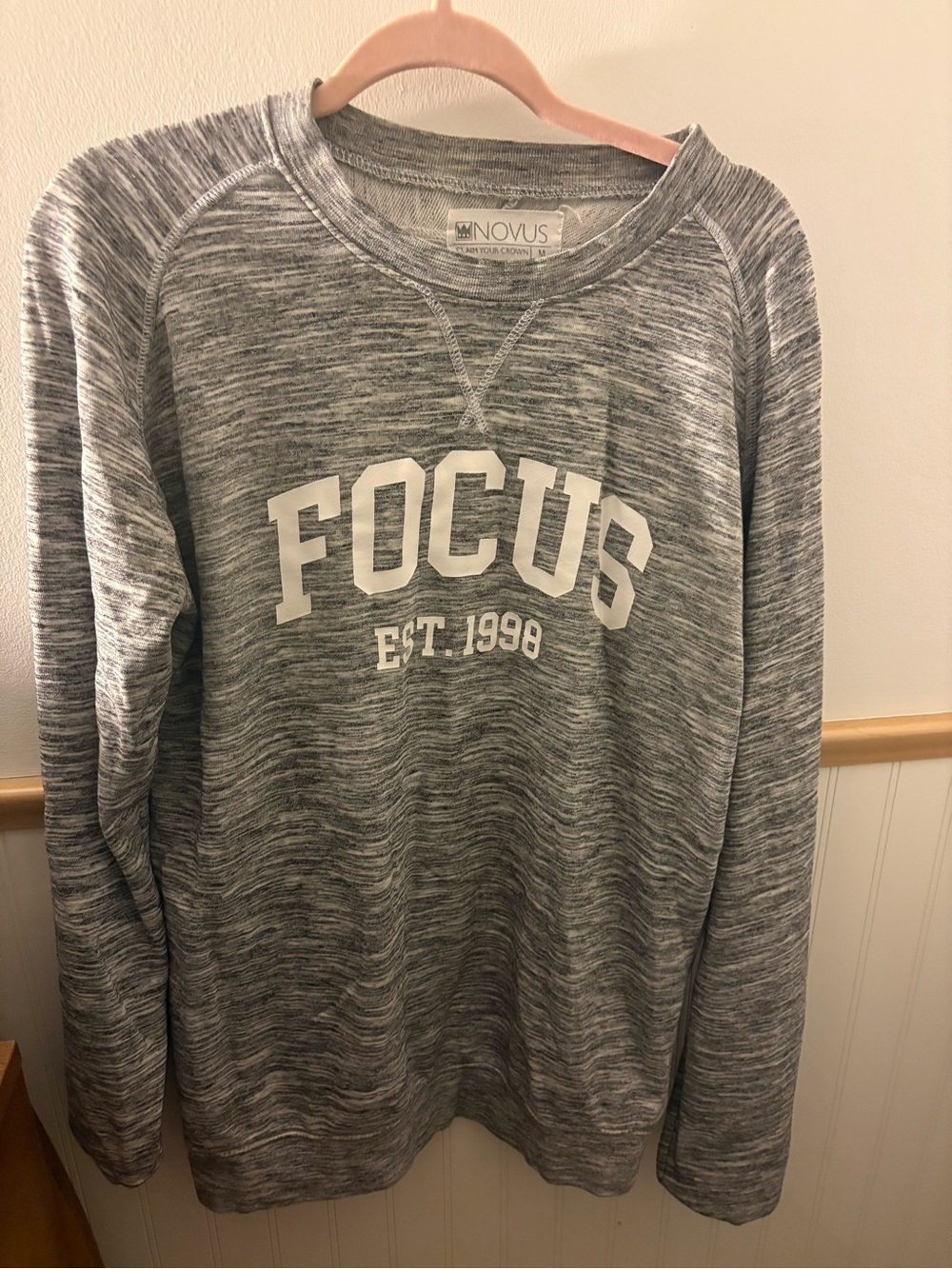 NOVUS I Am Your Crown men’s crewneck sweatshirt, size Medium.